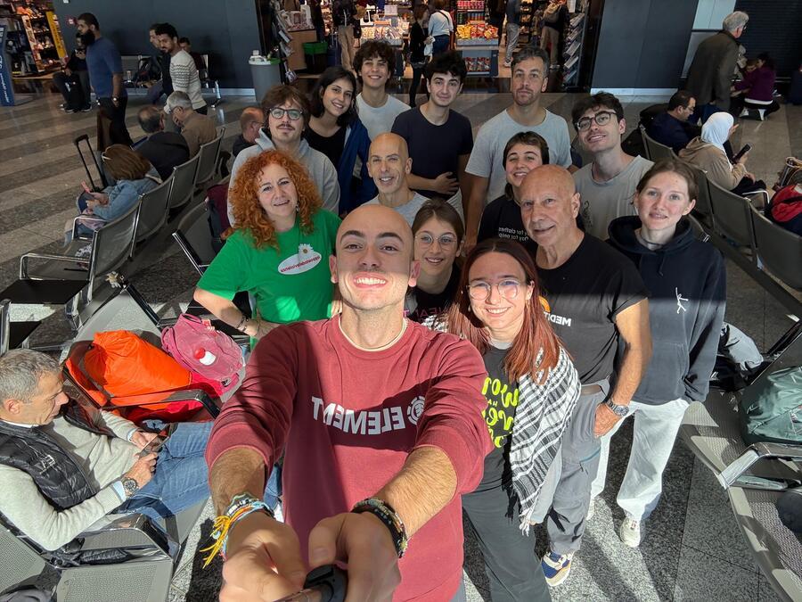 gruppo dei giovani bolognesi selezionati per viaggio nei campi profughi Saharawi