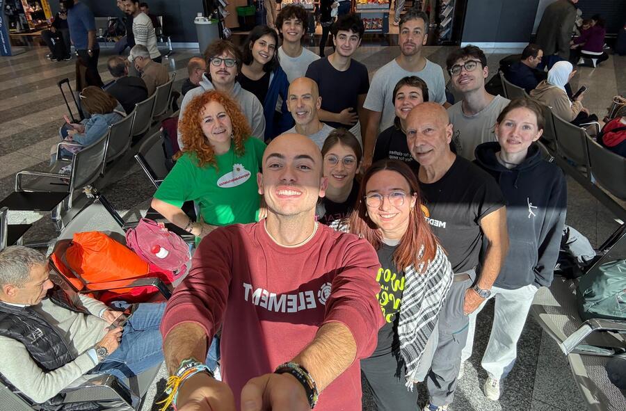 gruppo di giovani in partenza