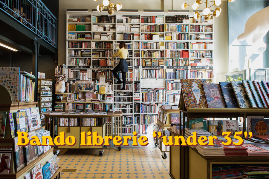 interno di una libereria con scritto bando librerie ''under 35'' 