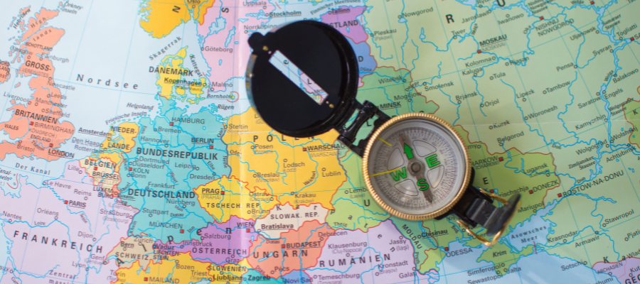 cartina dell'Europa con bussola