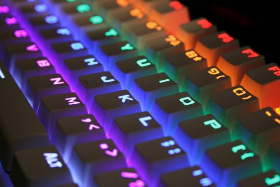tastiera del computer retroilluminata con colori diversi