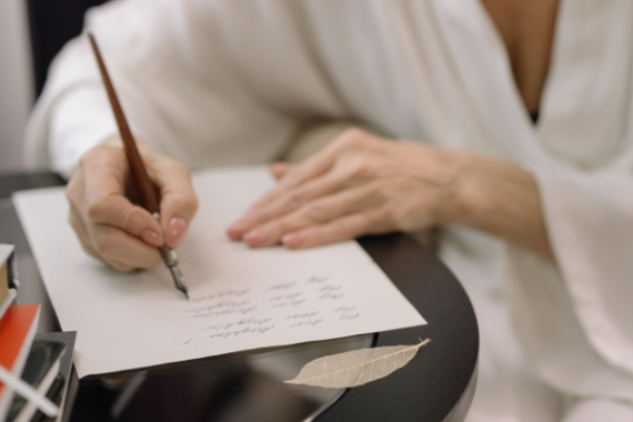 donna che scrive